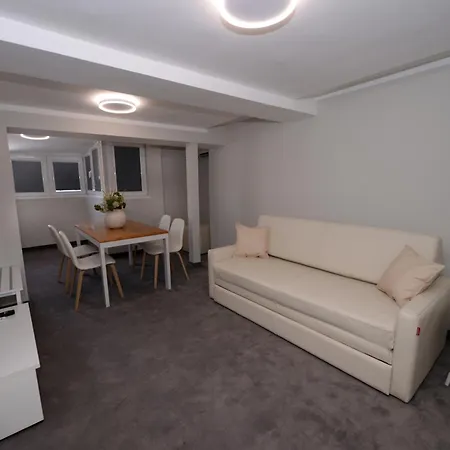 Alexandar Square Apartment