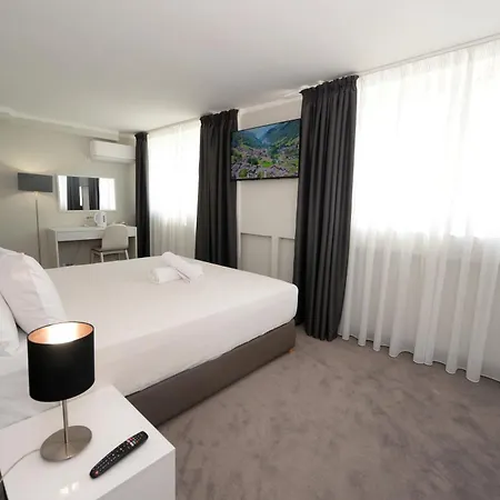 Alexandar Square Apartment