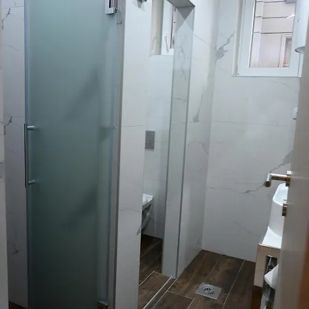 Alexandar Square 公寓 *